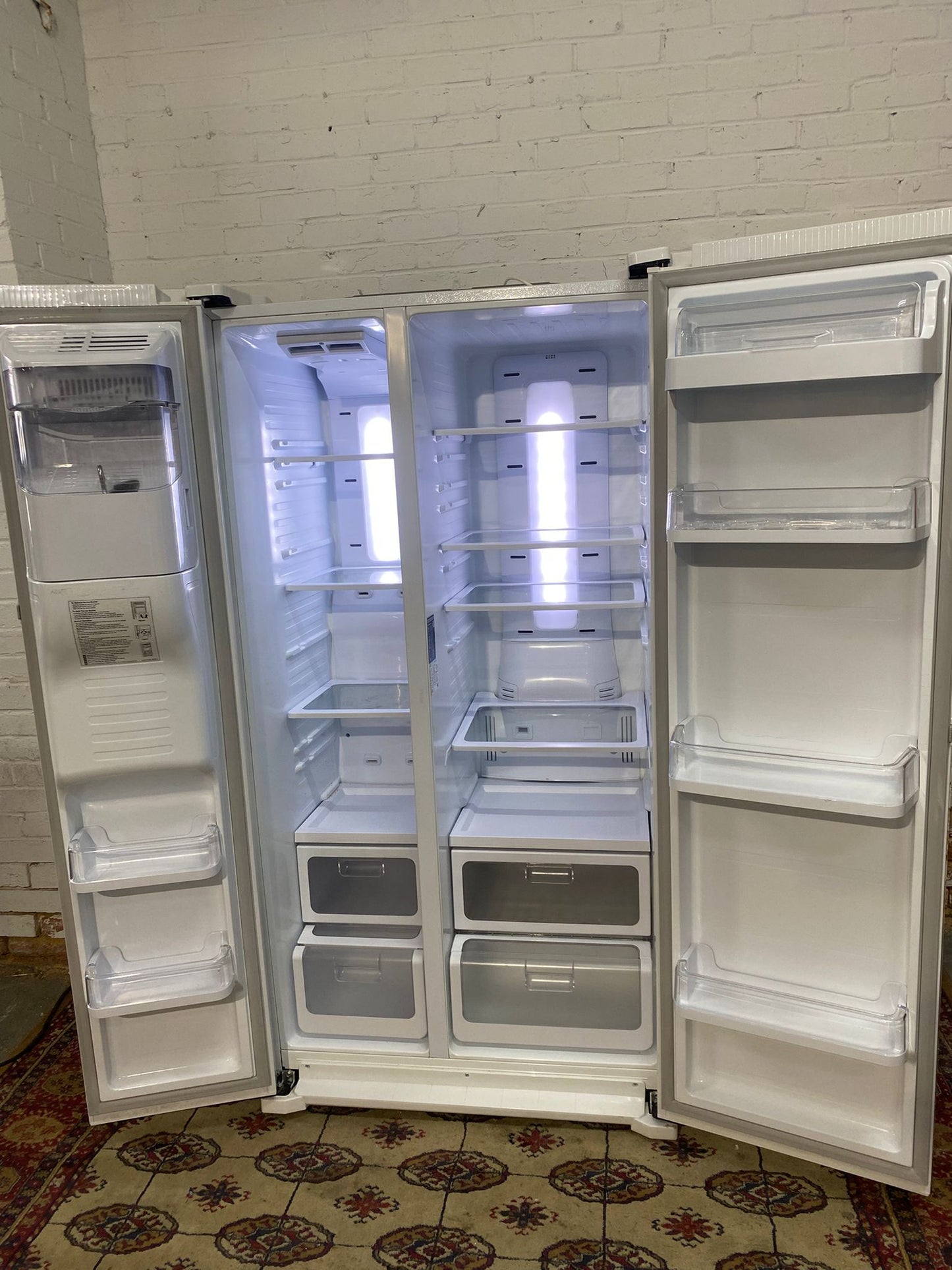 🚐🚐Beautiful Samsung White Plumb In With IceMaker American Fridge Freezer For Sale