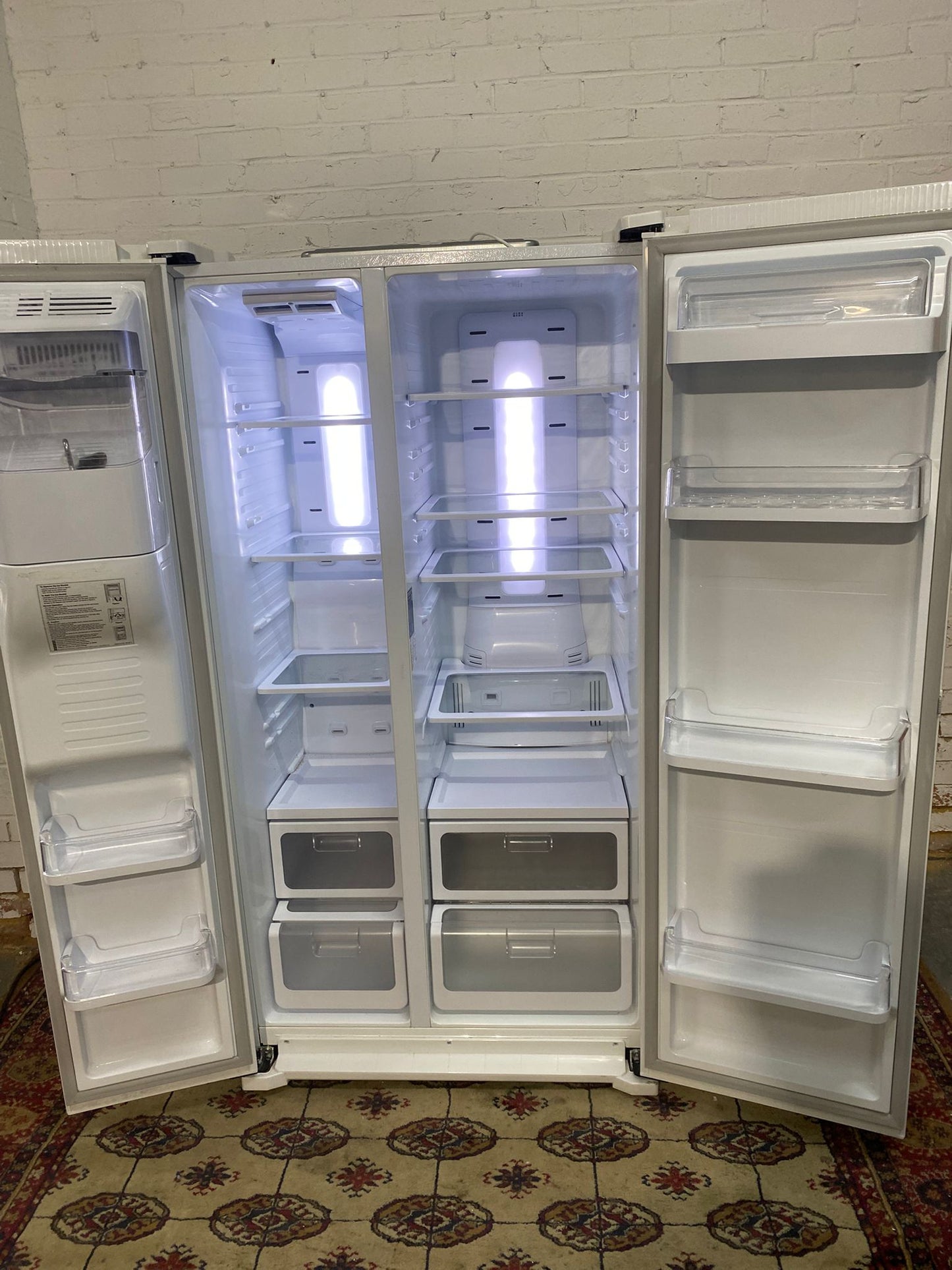 🚐🚐Beautiful Samsung White Plumb In With IceMaker American Fridge Freezer For Sale