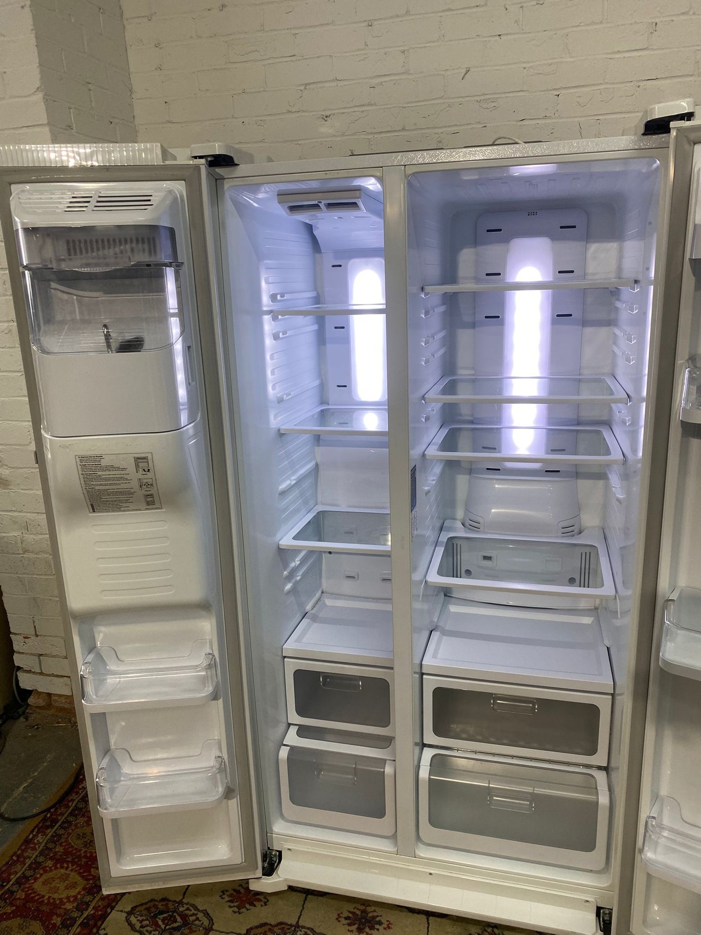 🚐🚐Beautiful Samsung White Plumb In With IceMaker American Fridge Freezer For Sale