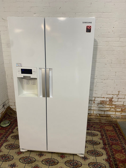 🚐🚐Beautiful Samsung White Plumb In With IceMaker American Fridge Freezer For Sale