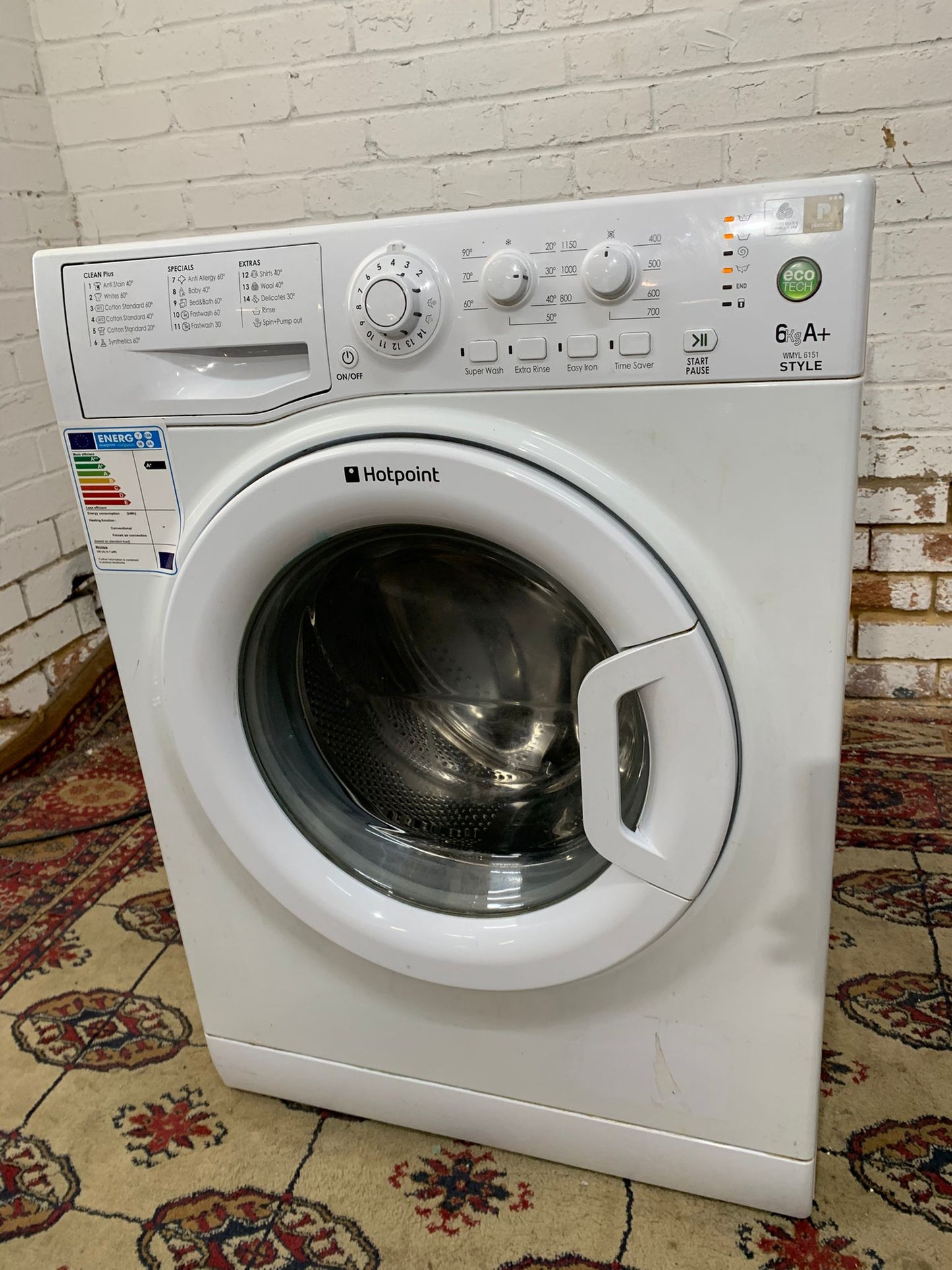Beautiful HotPoint White Washing Machine For Sale