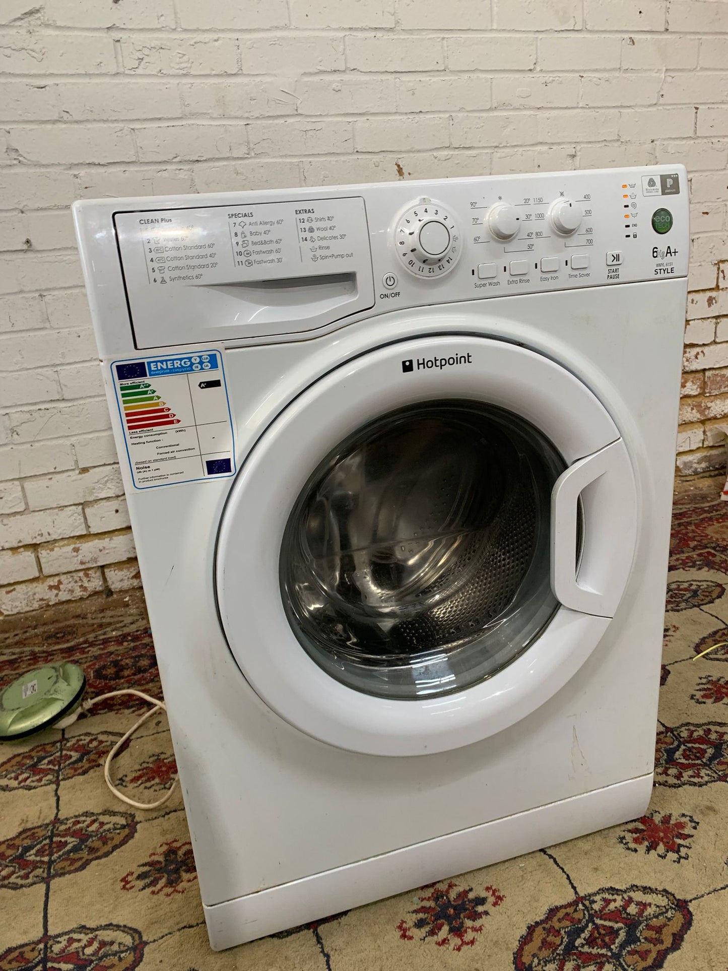 Beautiful HotPoint White Washing Machine For Sale
