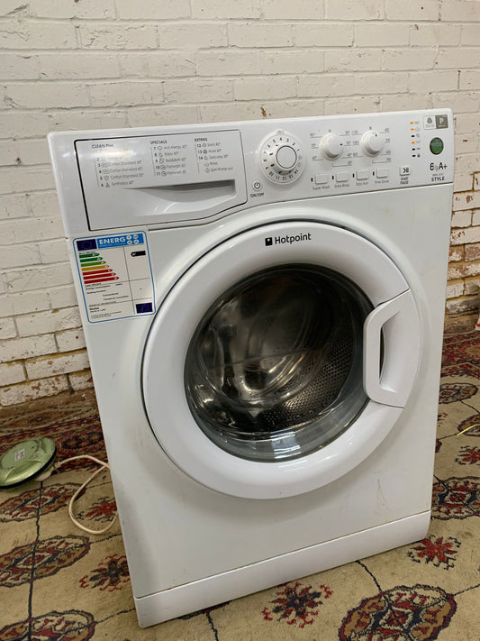 Beautiful HotPoint White Washing Machine For Sale