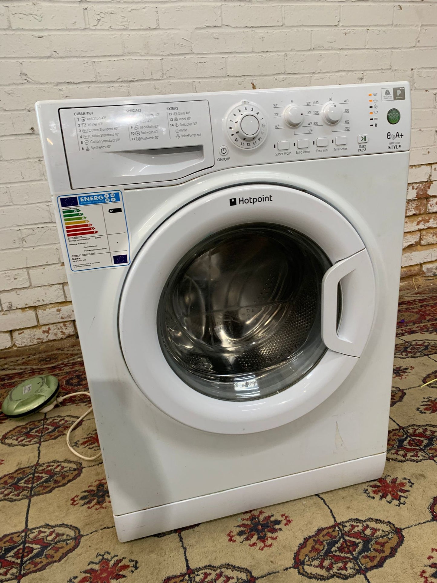 Beautiful HotPoint White Washing Machine For Sale