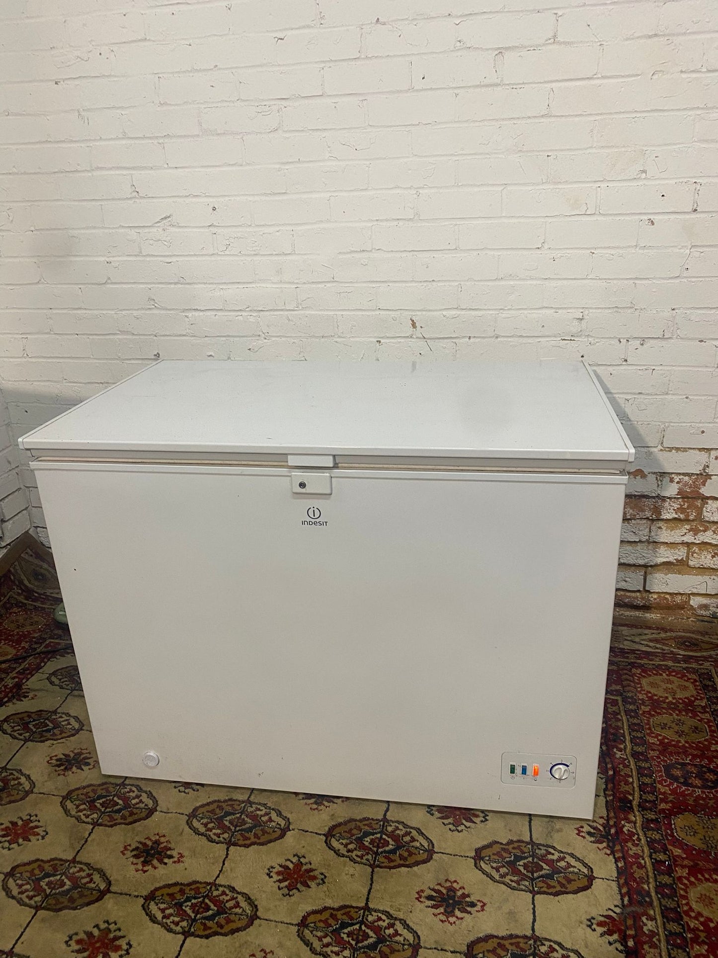 FREE DELIVERY Beautiful Indesit 280L Chest Freezer Frost Free For Sale