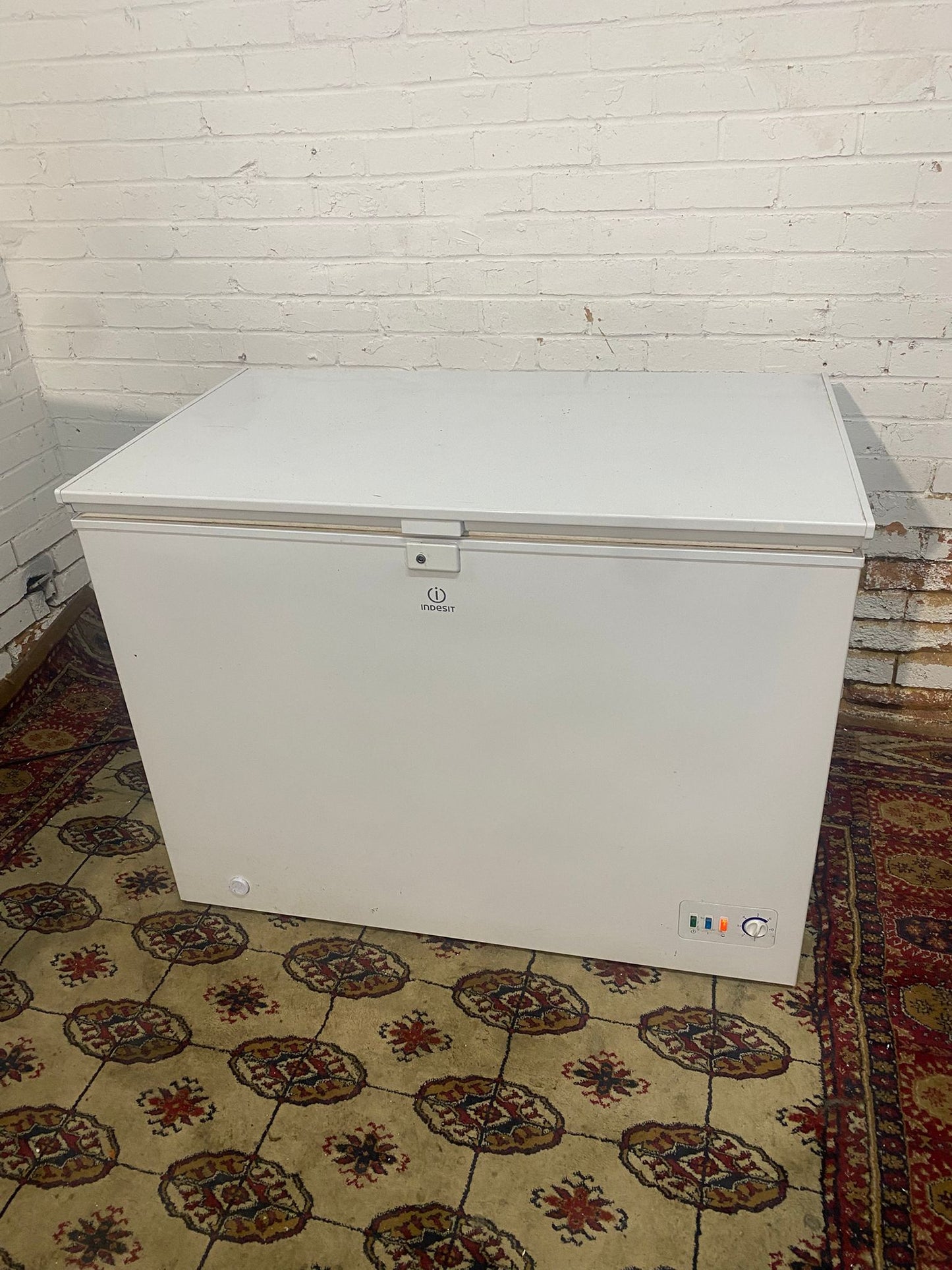 FREE DELIVERY Beautiful Indesit 280L Chest Freezer Frost Free For Sale