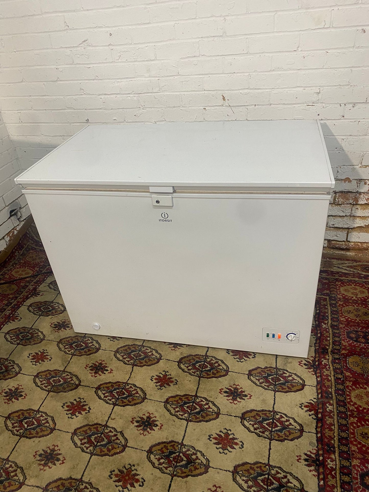 FREE DELIVERY Beautiful Indesit 280L Chest Freezer Frost Free For Sale
