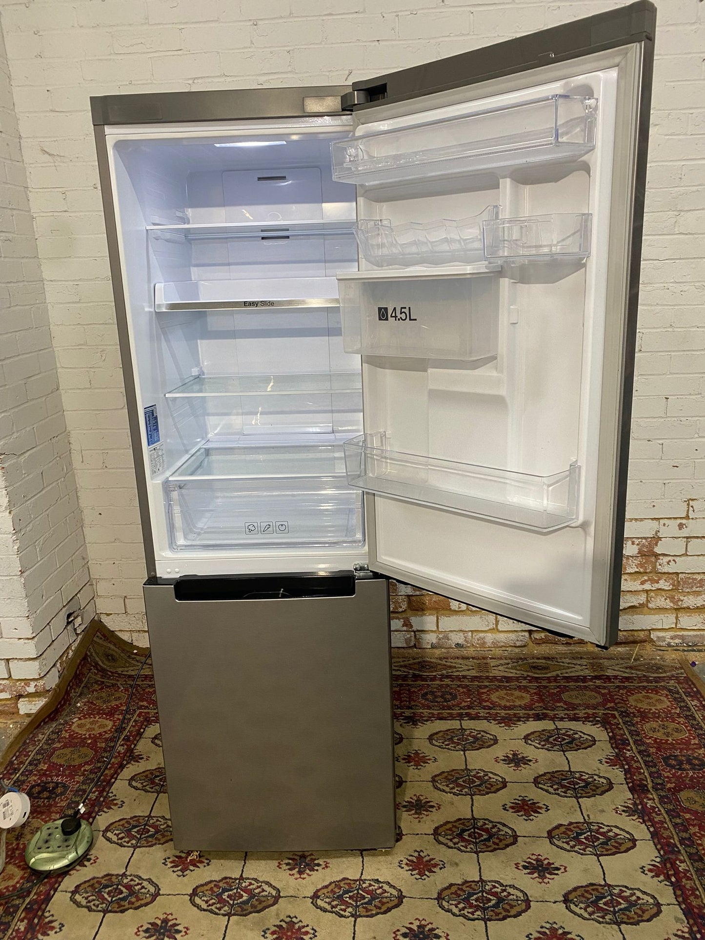 Beautiful Samsung Digital Inverter Grey Fridge Freezer With Water Dispenser For Sale