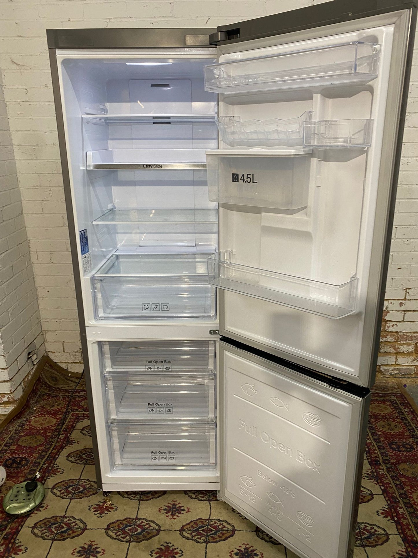Beautiful Samsung Digital Inverter Grey Fridge Freezer With Water Dispenser For Sale