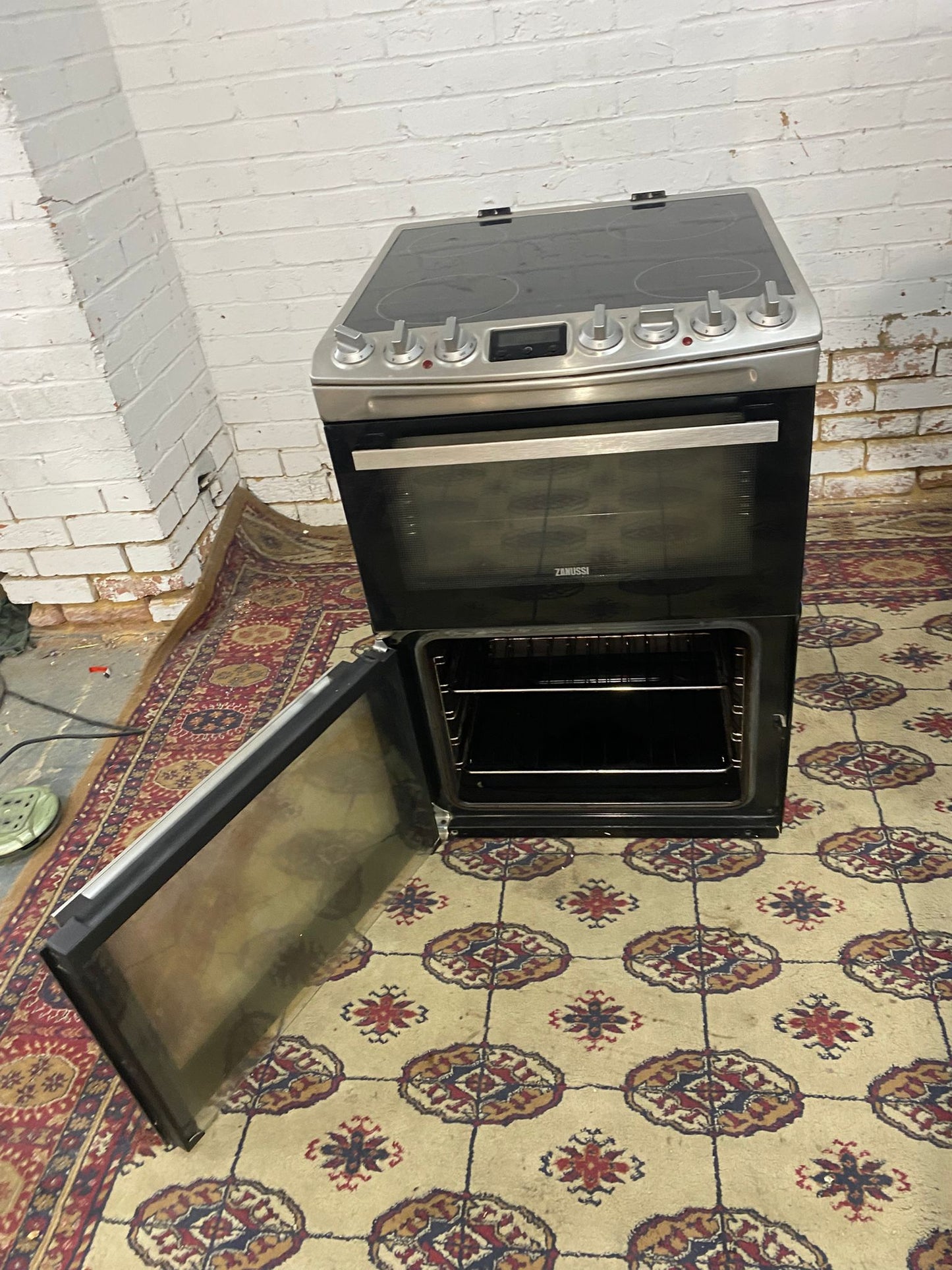 Beautiful 60CM Zanussi StainLess Steel Induction Ceramic Electric Cooker With Dual Grill/Oven For Sale