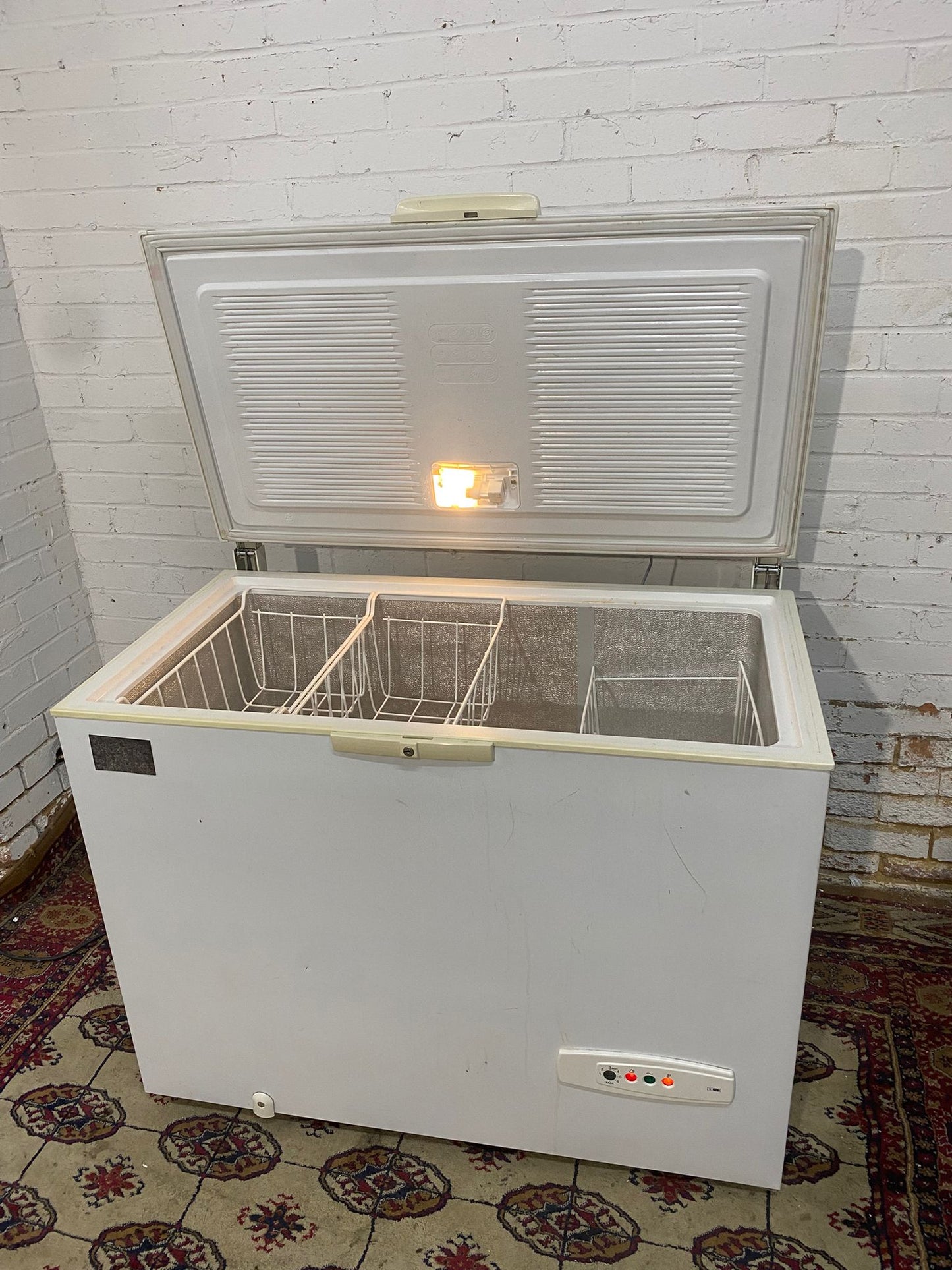 Whirlpool Large 330L Commercial Chest Freezer Frost Free Technology