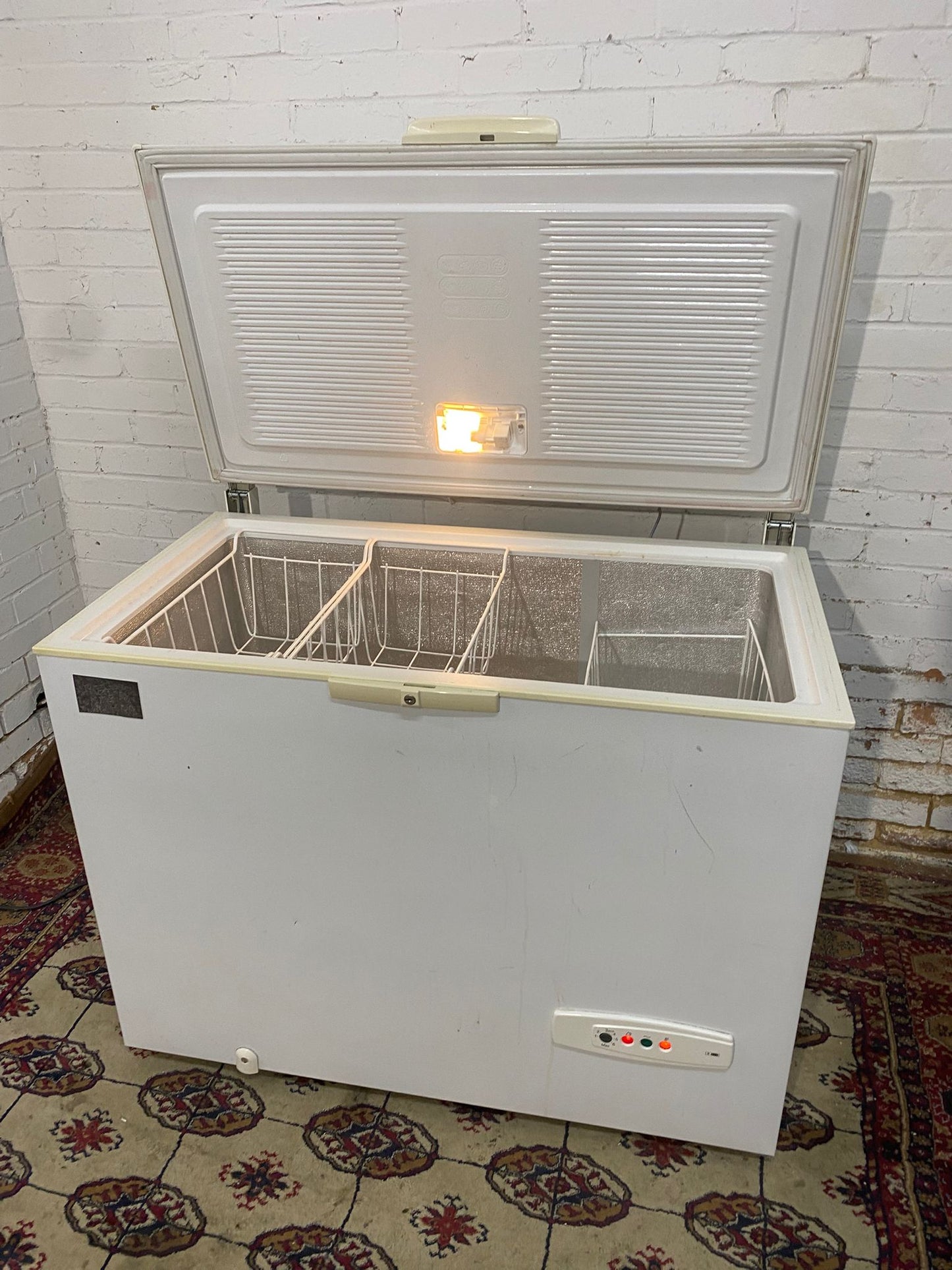 Whirlpool Large 330L Commercial Chest Freezer Frost Free Technology